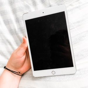 ipad mini 4 (silver)